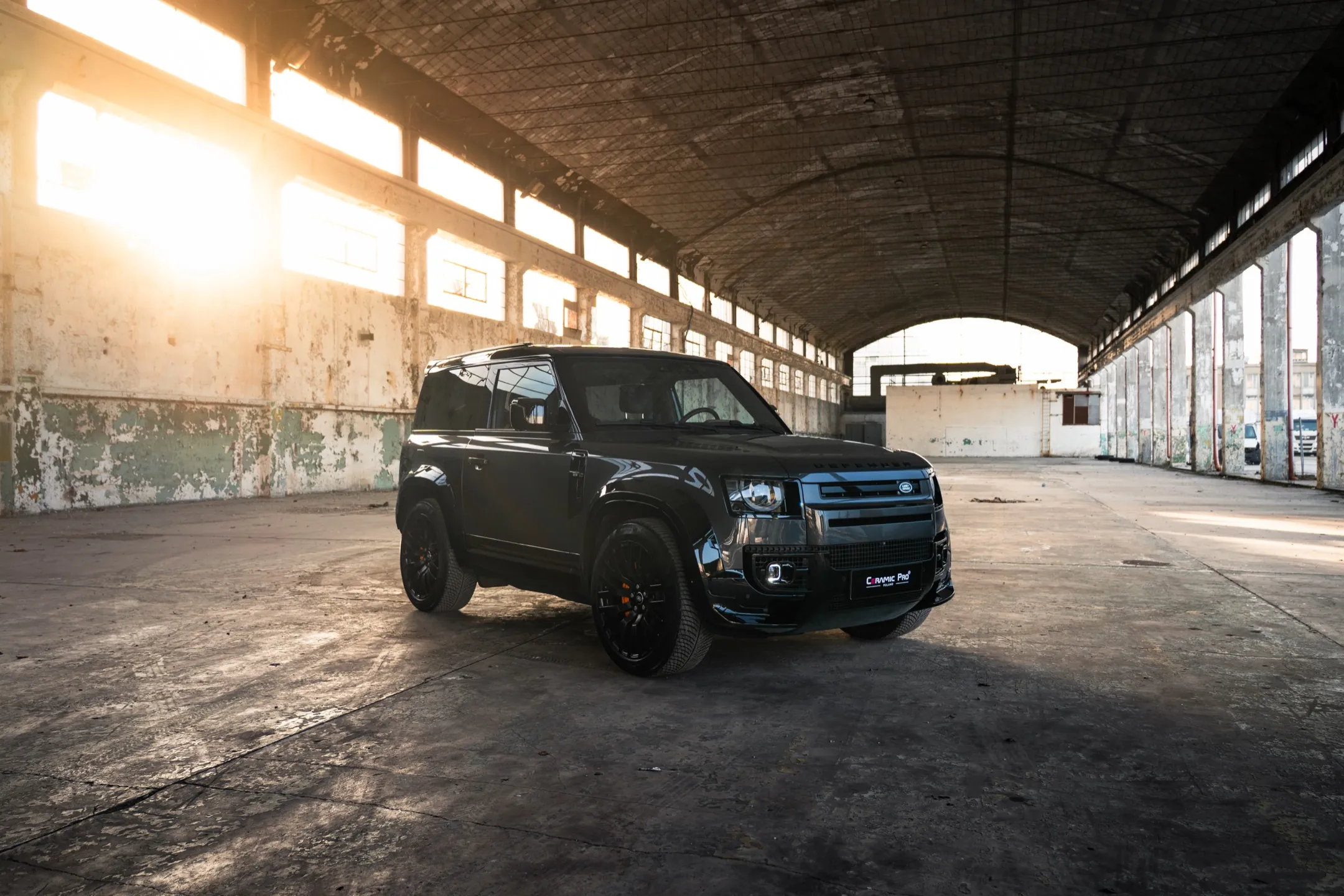 Urban Automotive Defender ujęcie szerokie